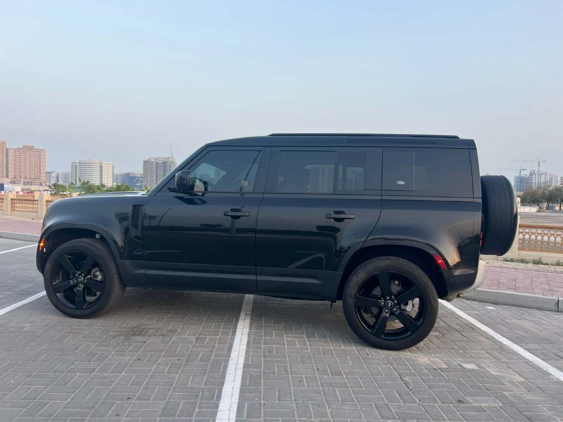 Land Rover Defender 2024 4