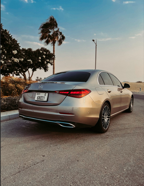 Mercedes C300 2024 3