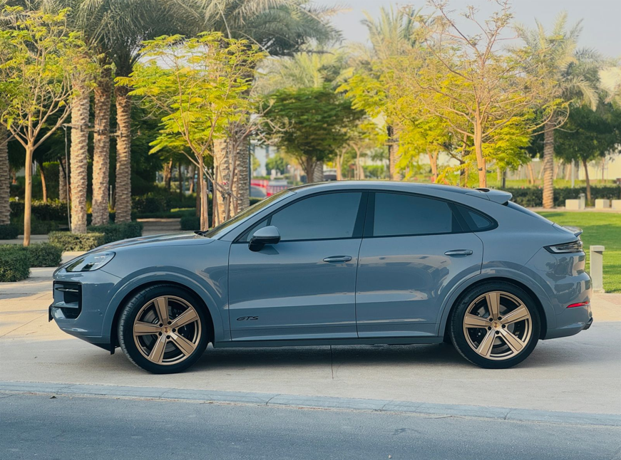 Porsche Cayenne GTS 2025